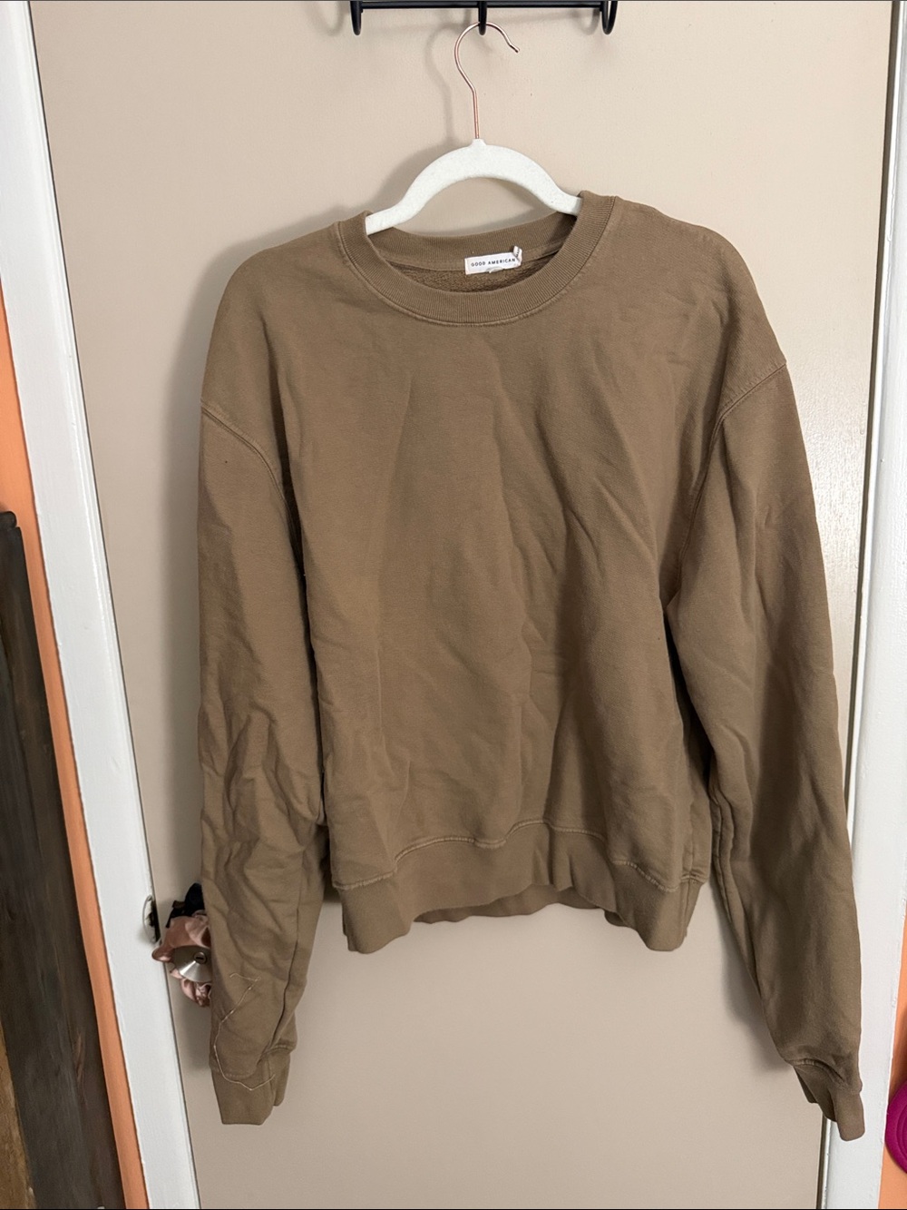 Good American Women's Classic Crewneck Sweater in Brown